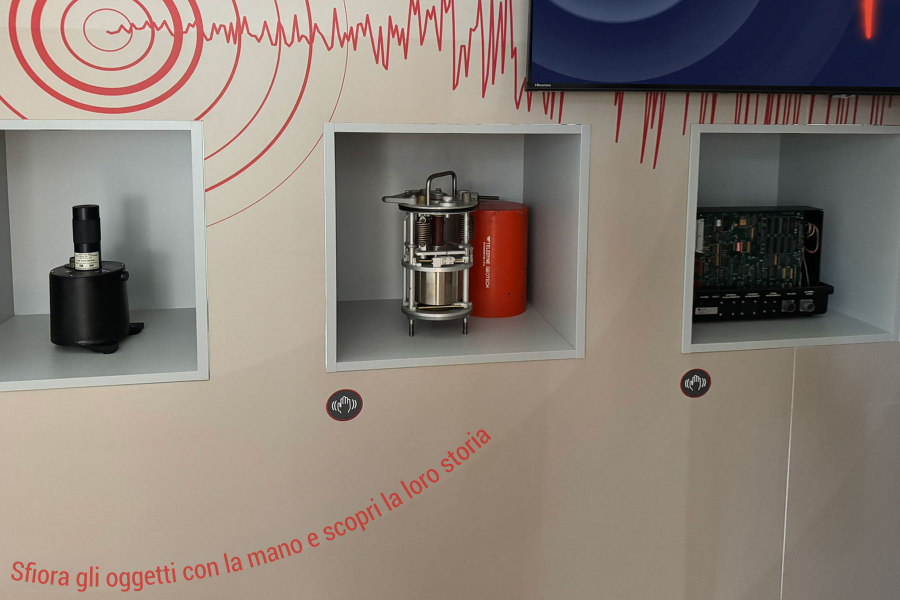 L'exhibit degli "oggetti parlanti" dove scoprire la storia delle apparecchiature per la rilevazione dei terremoti