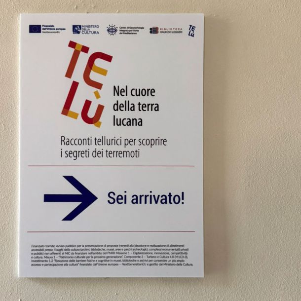 Tabella con scritta sei arrivato.