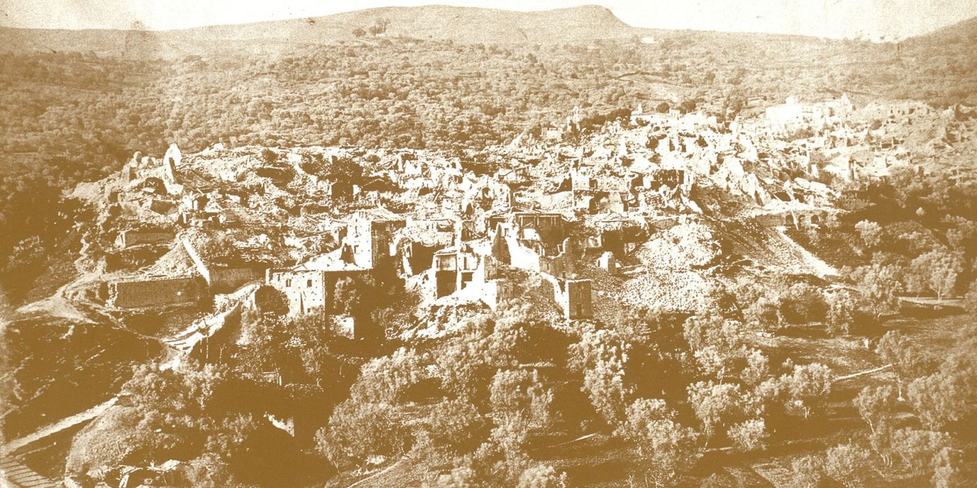 Fotografia stereoscopica di Alphonse Bernoud che ritrae Montemurro dopo il terremoto del 1857